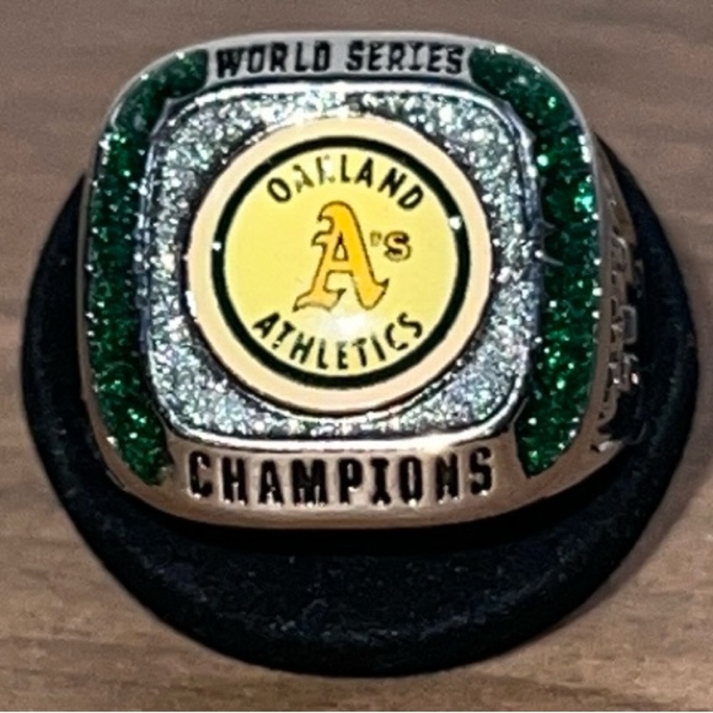 Oakland Athletics Commemorative 1989 World Series Champions Ring